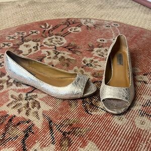 Steve Madden Metallic Silver Snake-Texture Peep-Toe Flats